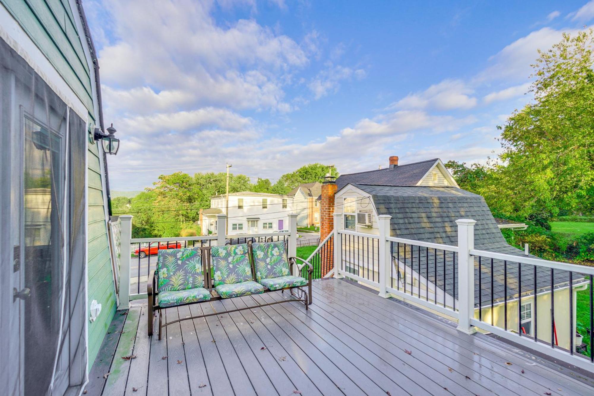 Epic Brunswick Apartment, Deck With Private Hot Tub! מראה חיצוני תמונה