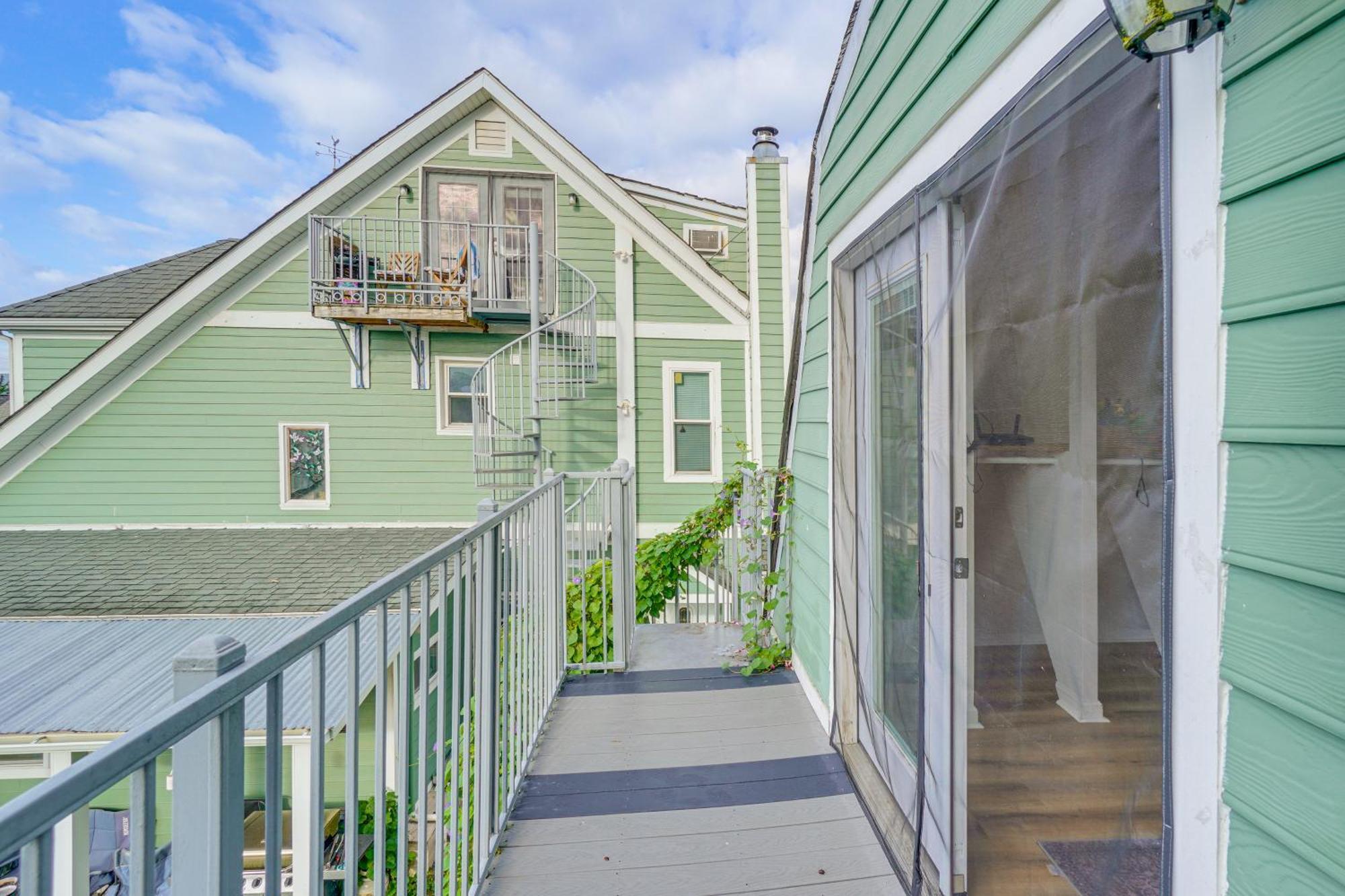 Epic Brunswick Apartment, Deck With Private Hot Tub! מראה חיצוני תמונה