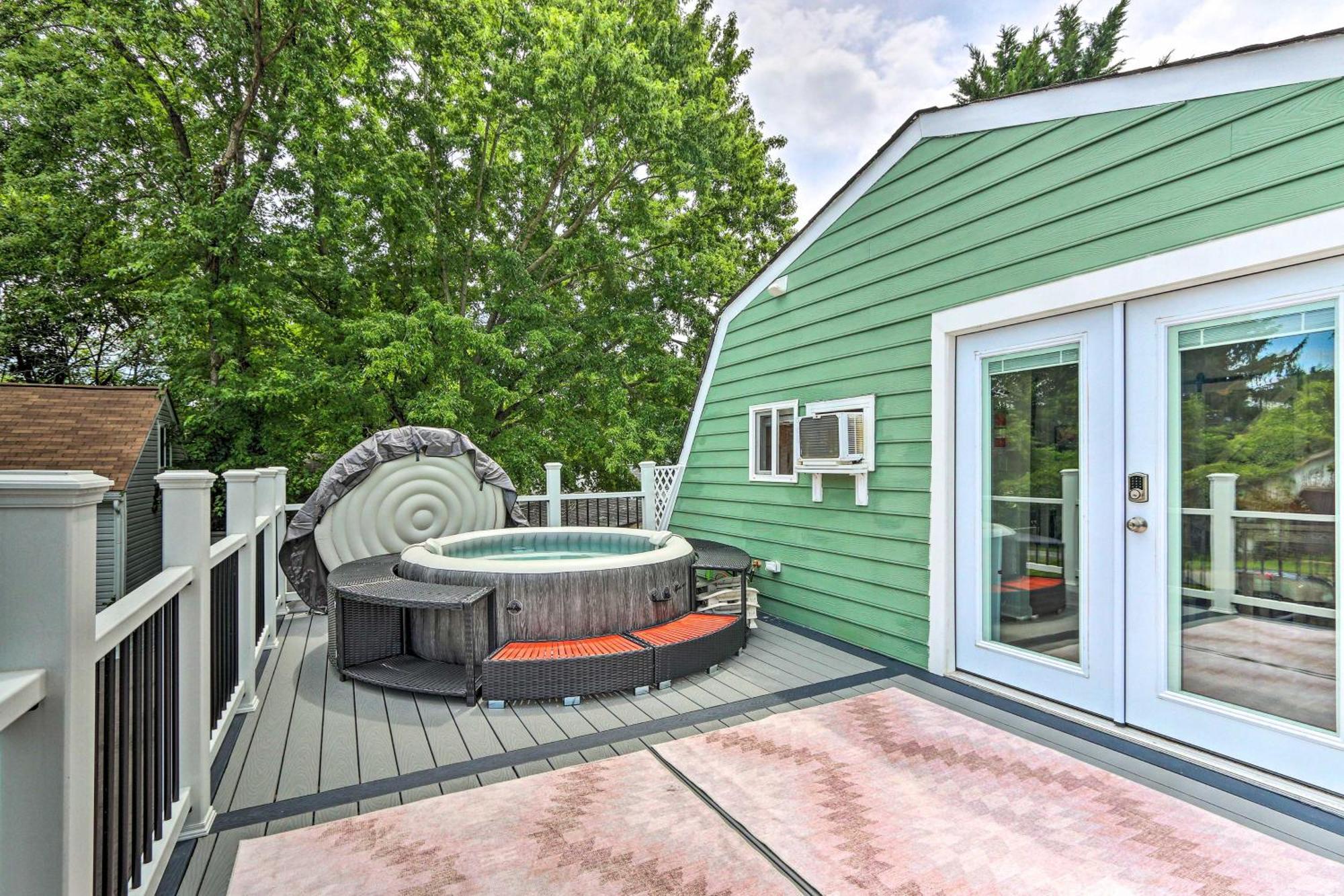 Epic Brunswick Apartment, Deck With Private Hot Tub! מראה חיצוני תמונה